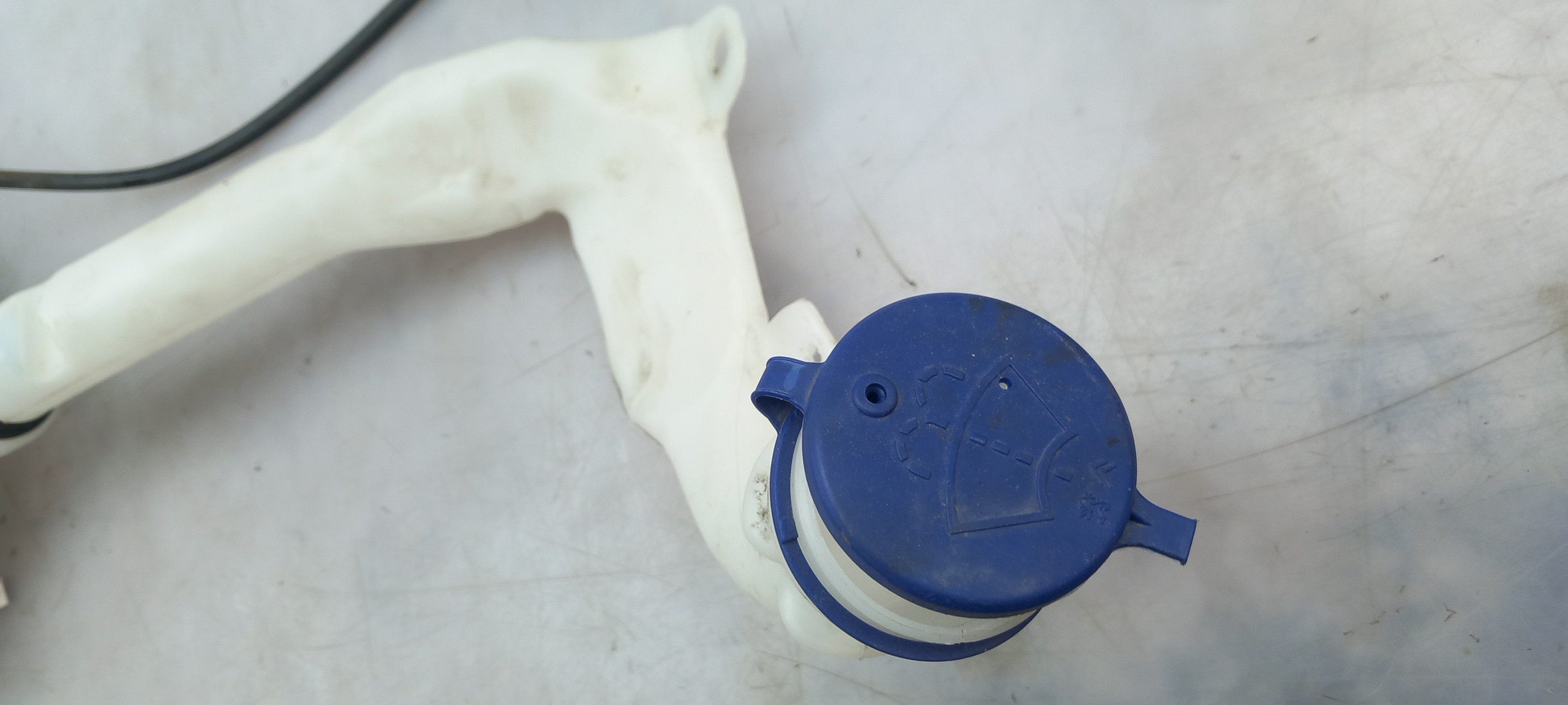 Windshield washer tank PEUGEOT 2008 I (CU_) Imagem-1