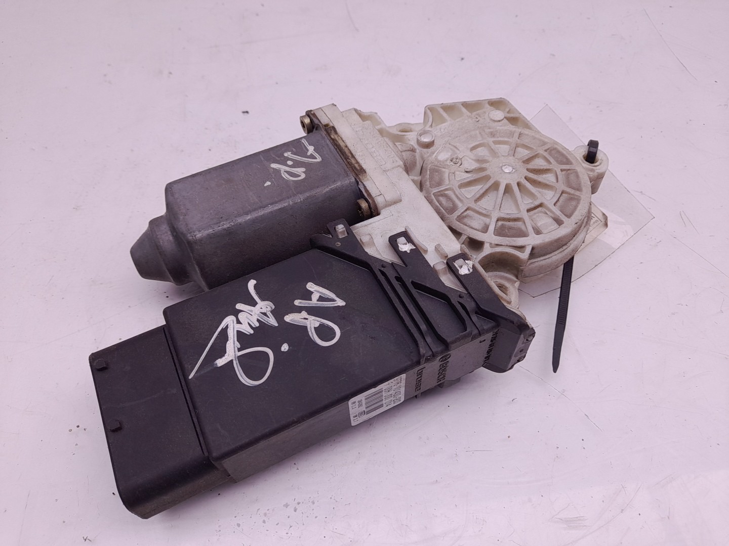 Motor vidro frente esquerdo VOLKSWAGEN Jetta III (1K2) Imagem-1