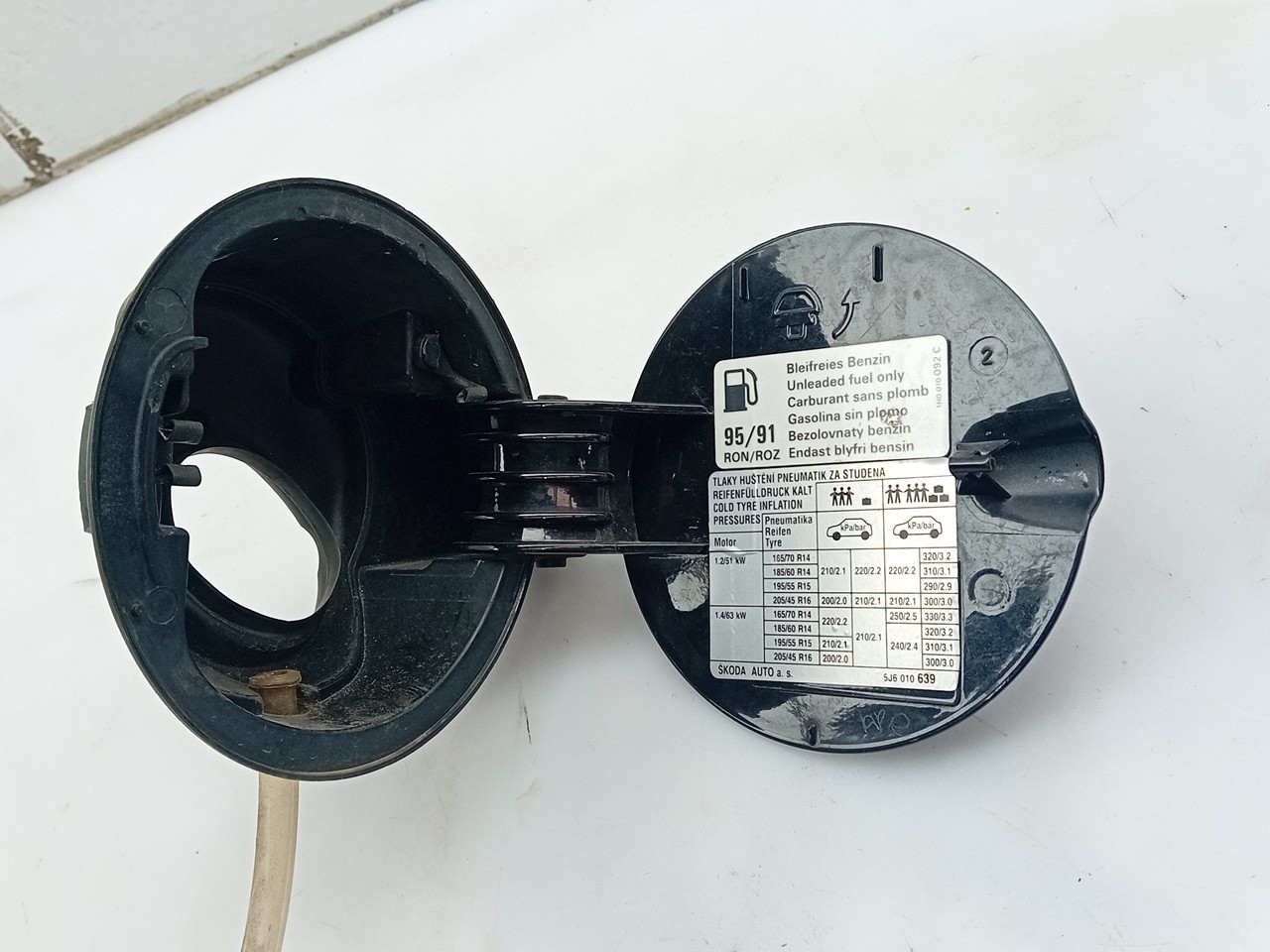 Tappo serbatoio carburante SKODA Fabia II Hatchback (542, 5J) Imagem-2