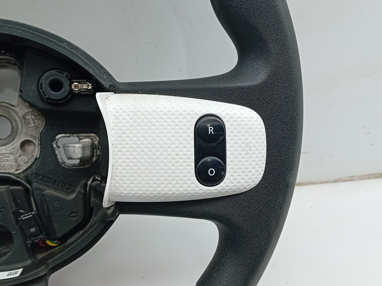 Steering wheel RENAULT Twingo III (BCM_) Imagem-1