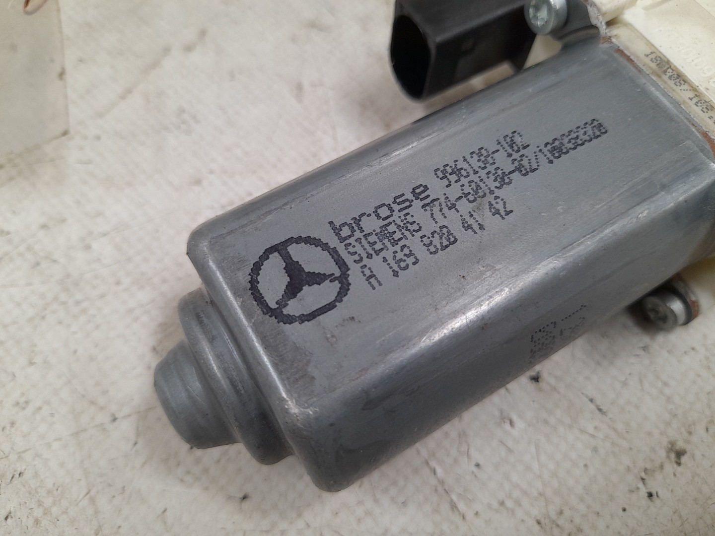 Motor Elevalunas Delantero Izquierdo MERCEDES-BENZ Classe A (W169) Imagem-2