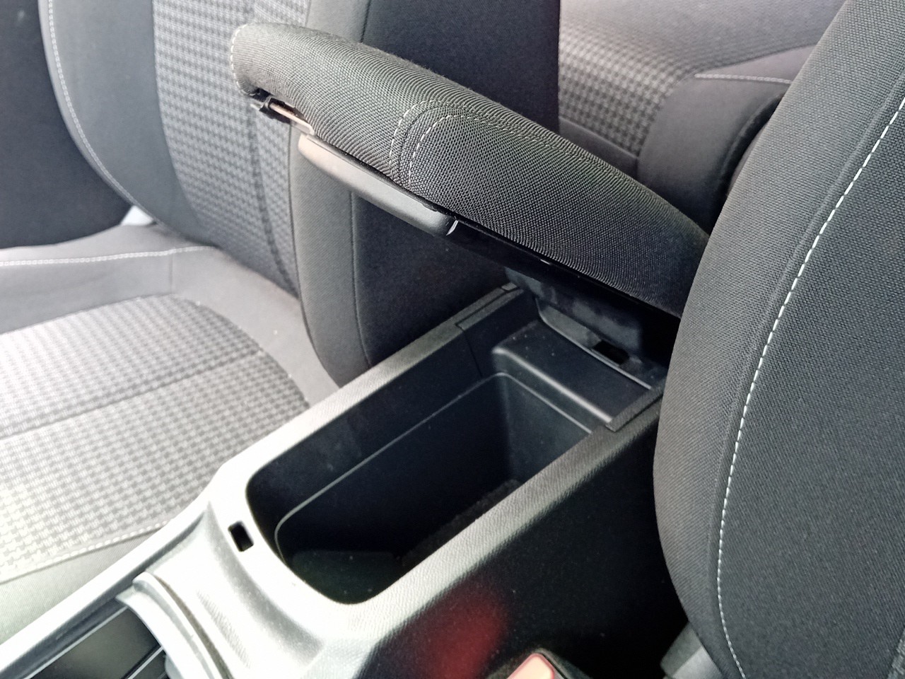 Bracciolo  PEUGEOT 308 SW II Van (LC_) Imagem-1
