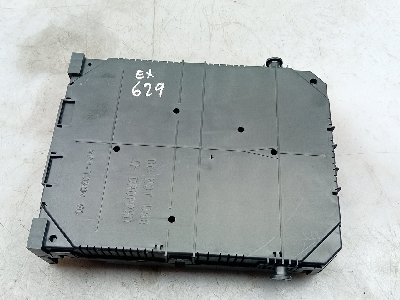 Boîte de fusibles / SAM / BSI OPEL Corsa F Imagem-1