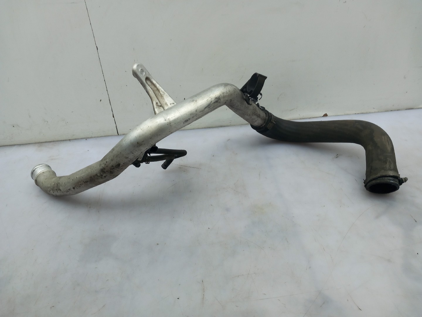 Tubo intercooler VOLVO V40 Hatchback Imagem-1