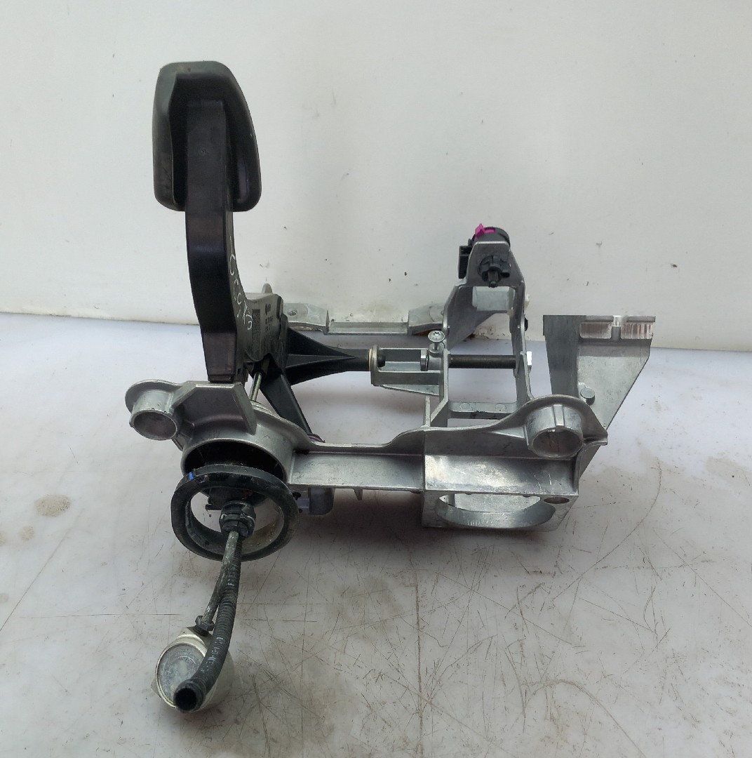 Clutch Pedal AUDI A4 Avant (8K5, B8) Imagem-2
