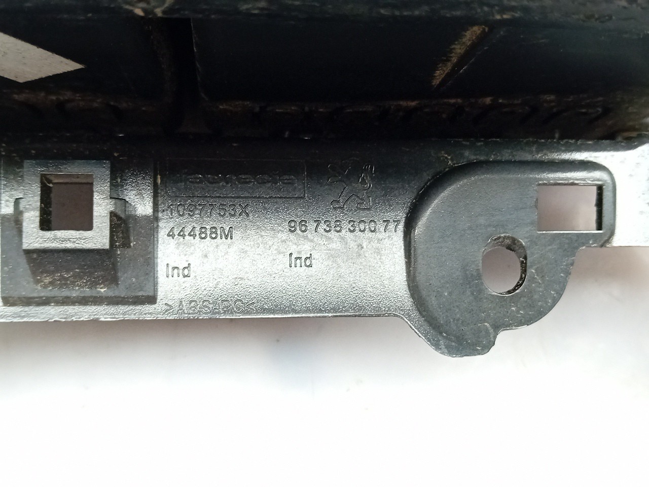 Panneau revêtement console centrale / radio PEUGEOT 208 Imagem-2