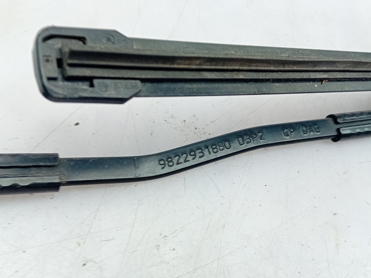 Brazo de limpiaparabrisas delantero derecho PEUGEOT 208 II Imagem-2