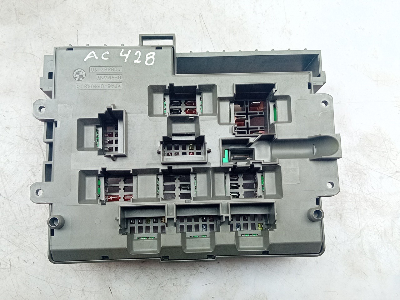 Boîte de fusibles / SAM / BSI BMW 1 (E81) Imagem-1