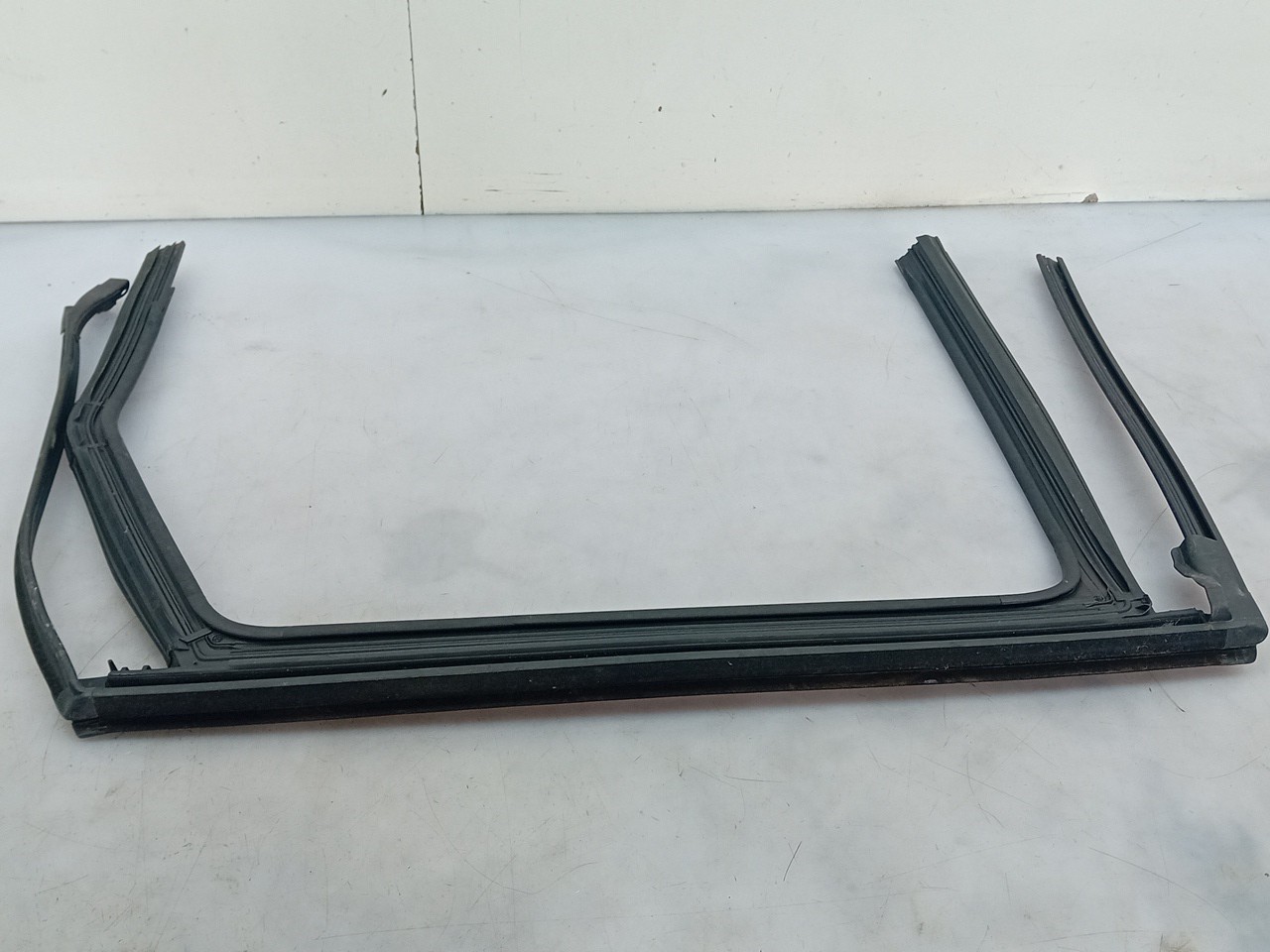 Moulure de porte avant Droite PEUGEOT 308 SW II Imagem-2