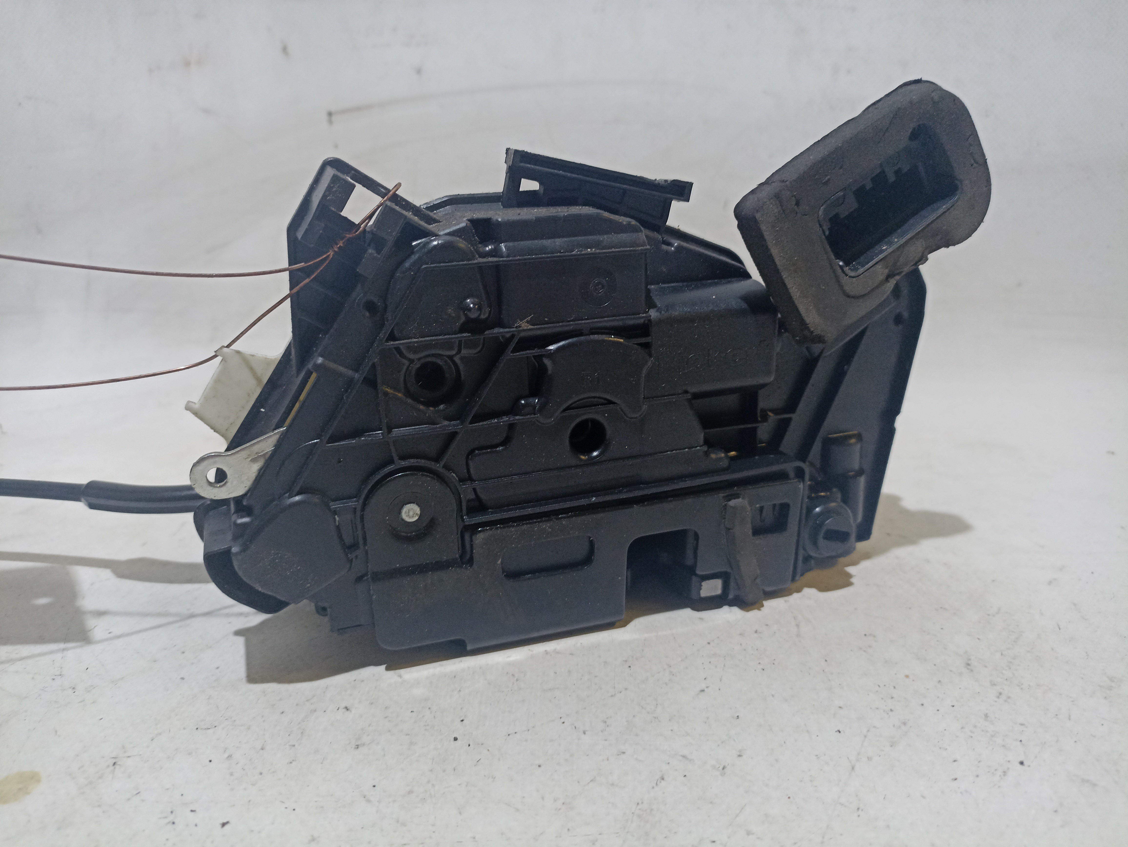 Fechadura / fecho porta trás direito VOLKSWAGEN Jetta IV (162, 163) Imagem-1