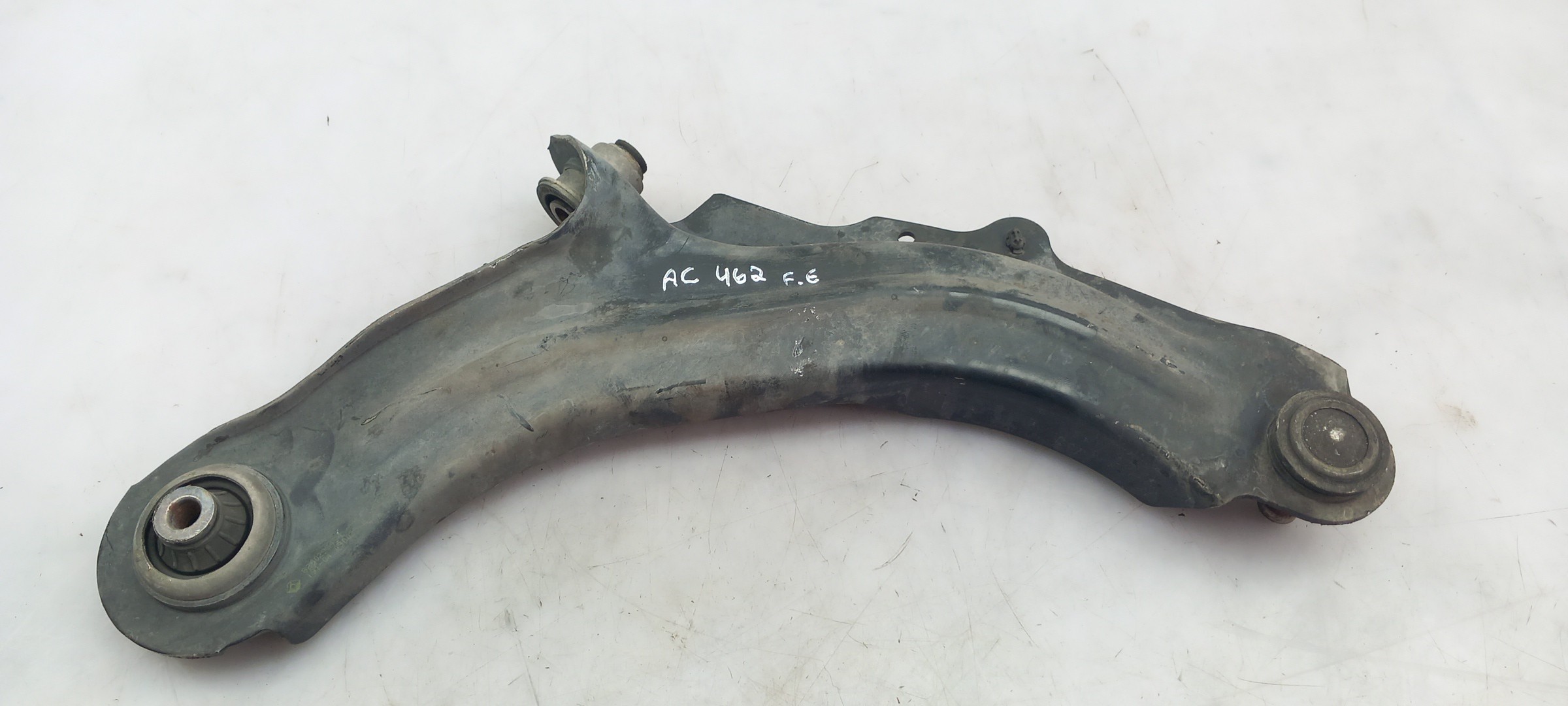 Braccio di sospensione anteriore sinistro