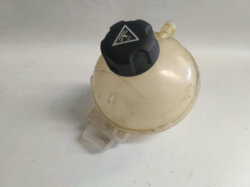 Coolant reservoir