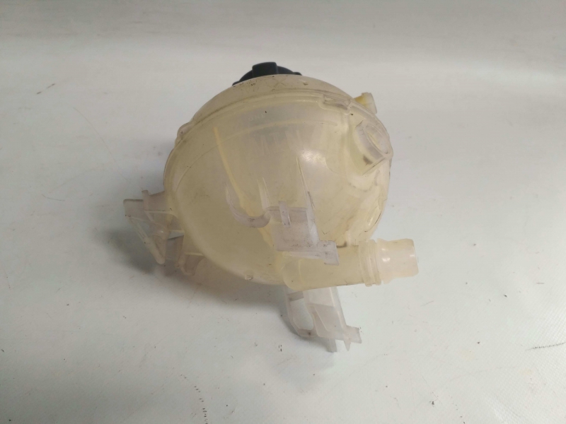 Coolant reservoir PEUGEOT 308 SW II Imagem-1
