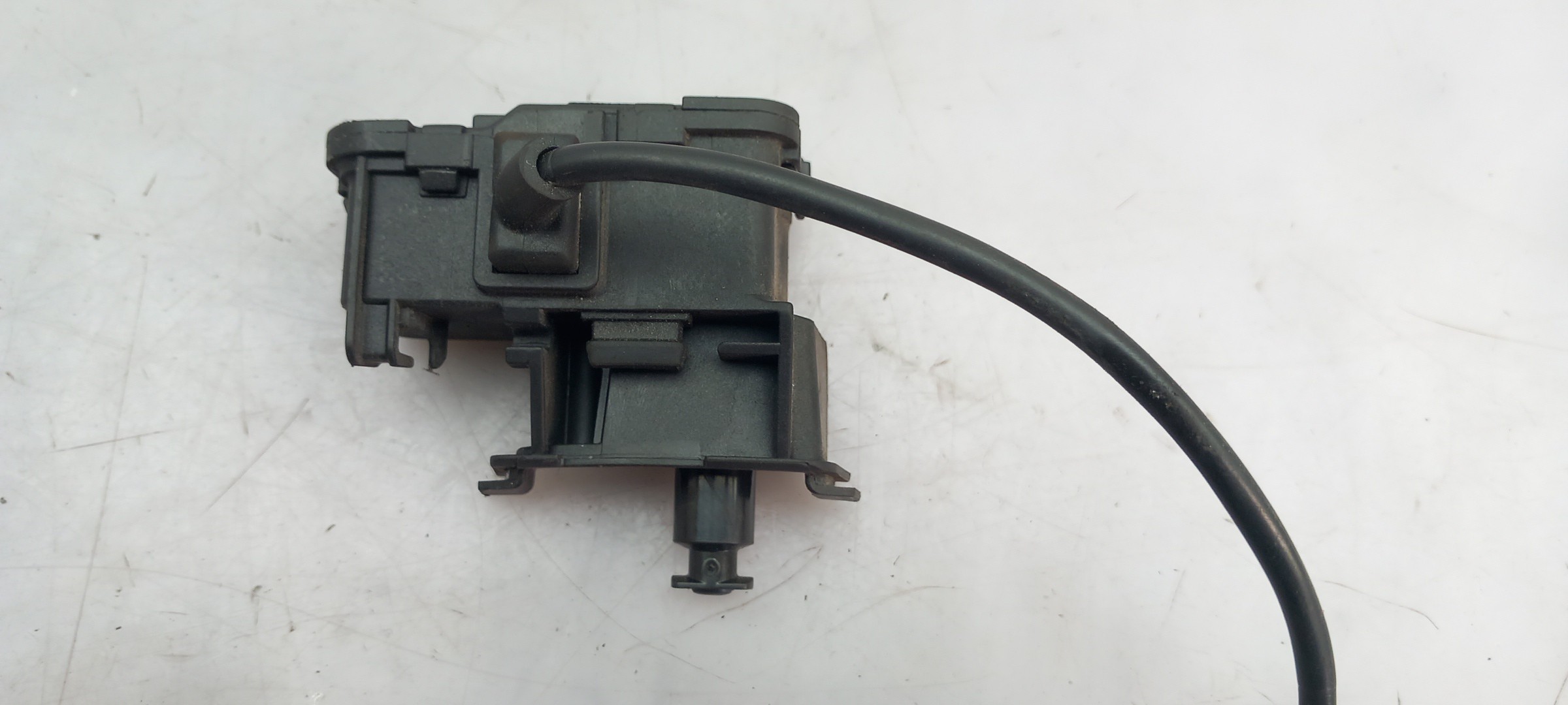 Bouchon/Volet De Trappe De Réservoir à Carburant  VOLKSWAGEN Golf VII (5G1, BQ1, BE1, BE2) Imagem-1
