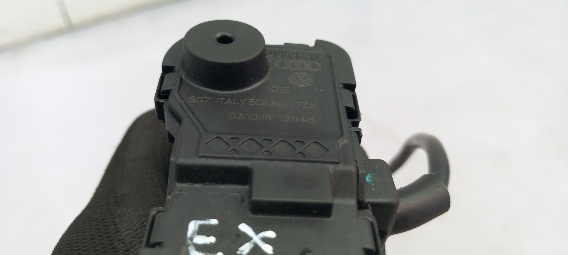 Bouchon/Volet De Trappe De Réservoir à Carburant  VOLKSWAGEN Golf VII (5G1, BQ1, BE1, BE2) Imagem-4