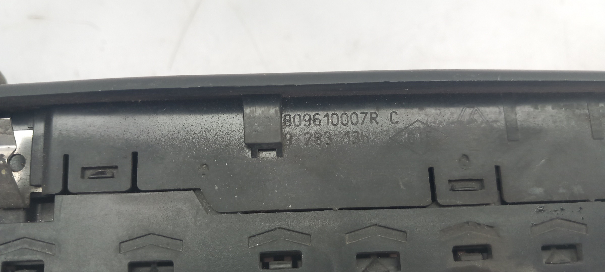 Left Front window control RENAULT Megane III Grandtour (KZ0/1) Imagem-3