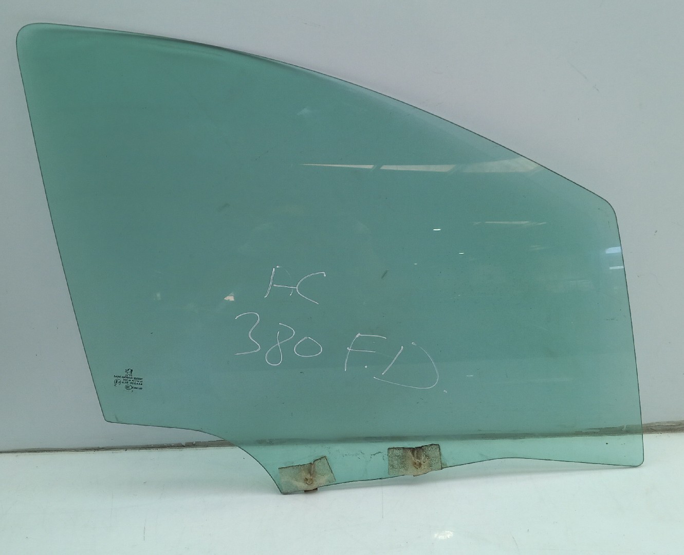 Vitre porte avant Droite