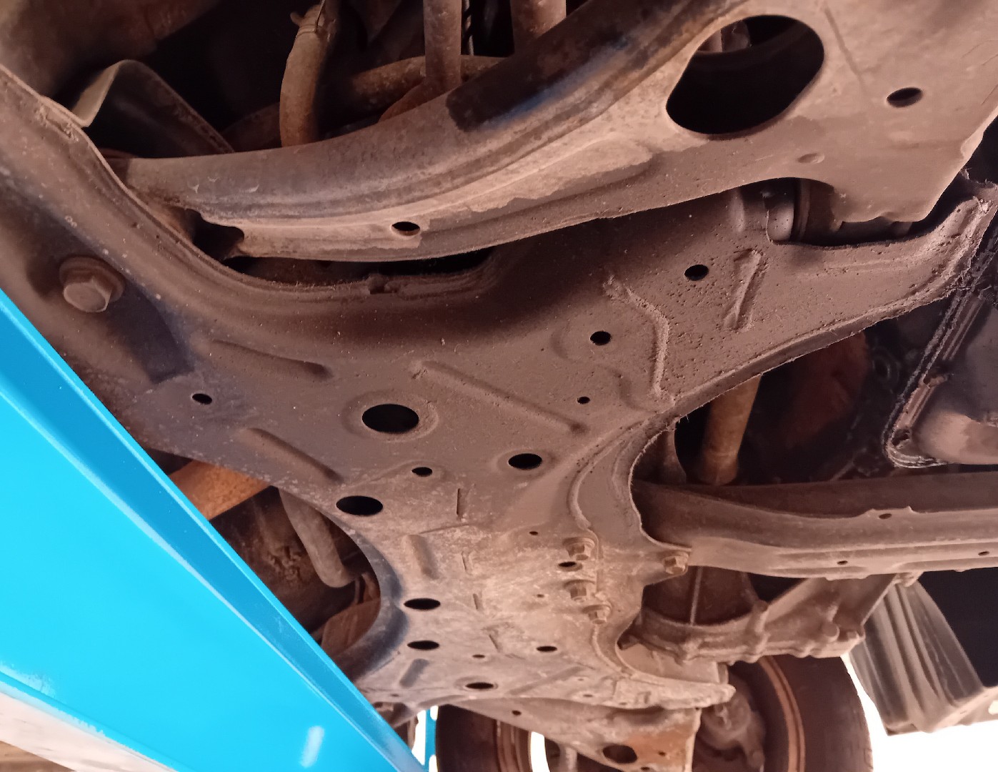 Front subframe TOYOTA Corolla Verso (_E12_) Imagem-1