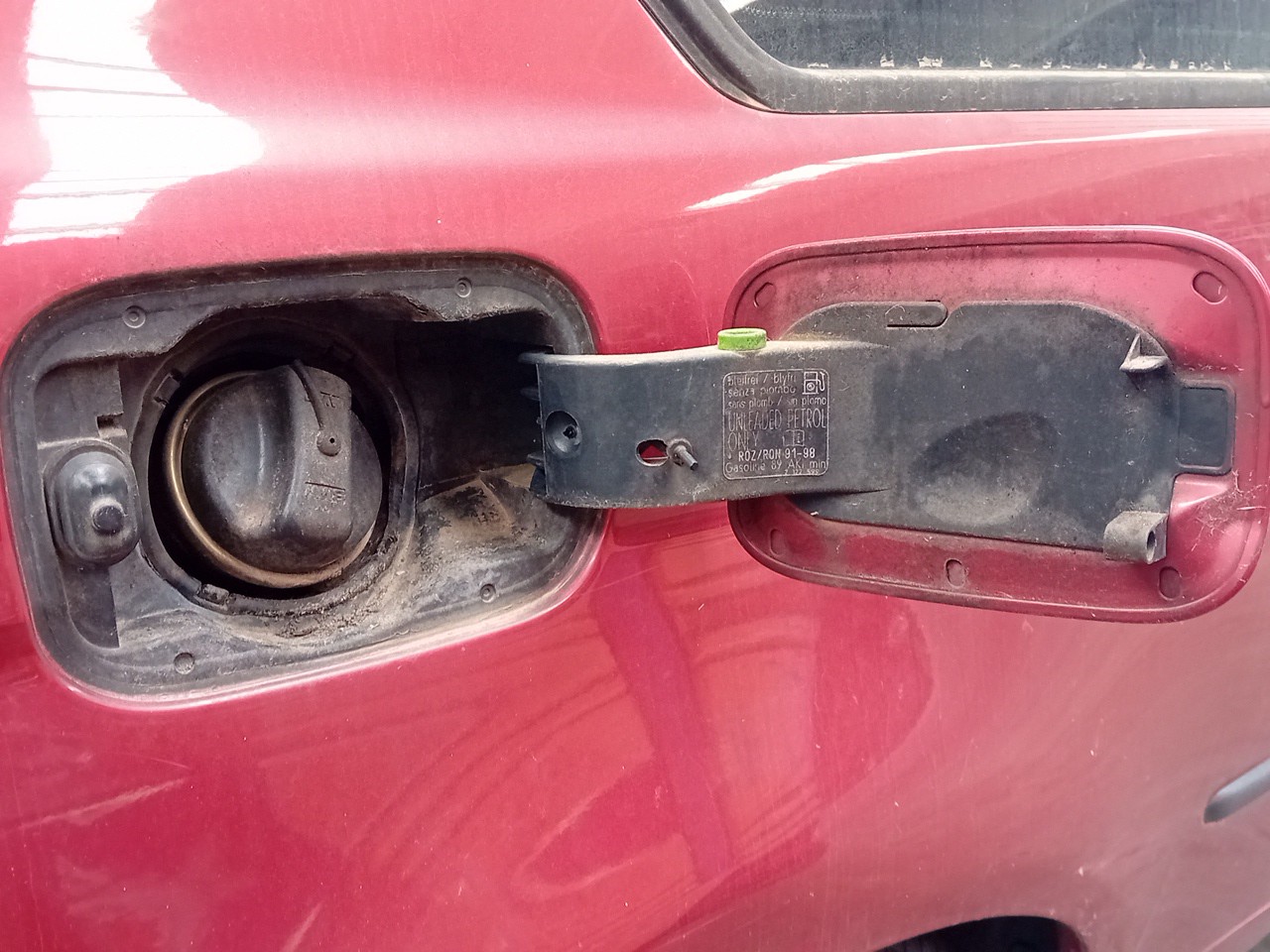 Bouchon/Volet De Trappe De Réservoir à Carburant  BMW 3 Compact (E46) Imagem-1