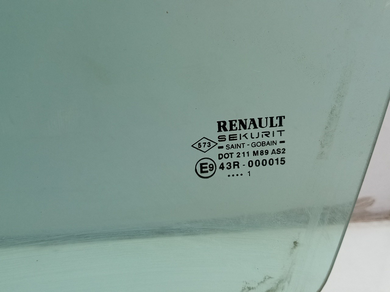 Vidro porta frente esquerda RENAULT Clio II (BB0/1/2_, CB0/1/2_) Imagem-1