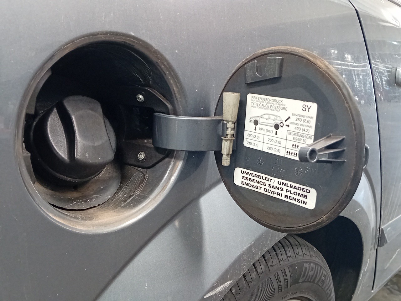 Tapa exterior combustible OPEL Astra H Caravan (L35) Imagem-1