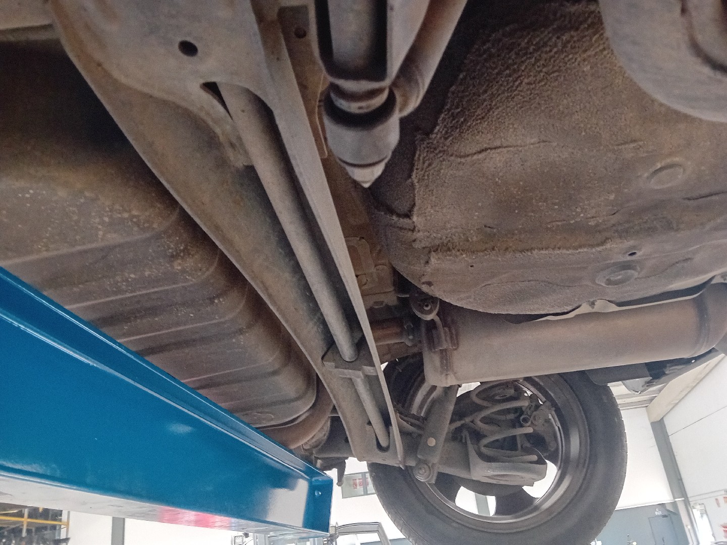 Rear axle with discs KIA Venga (YN) Imagem-1