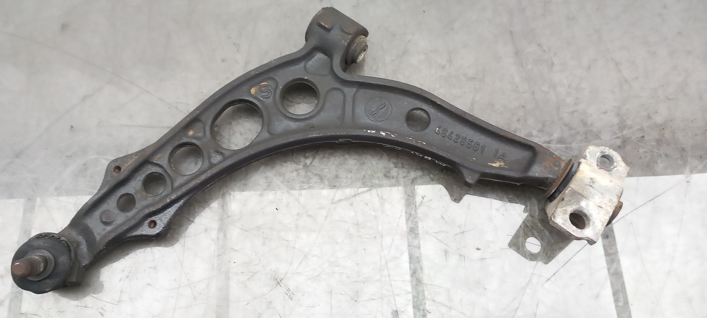 Braccio di sospensione anteriore sinistro