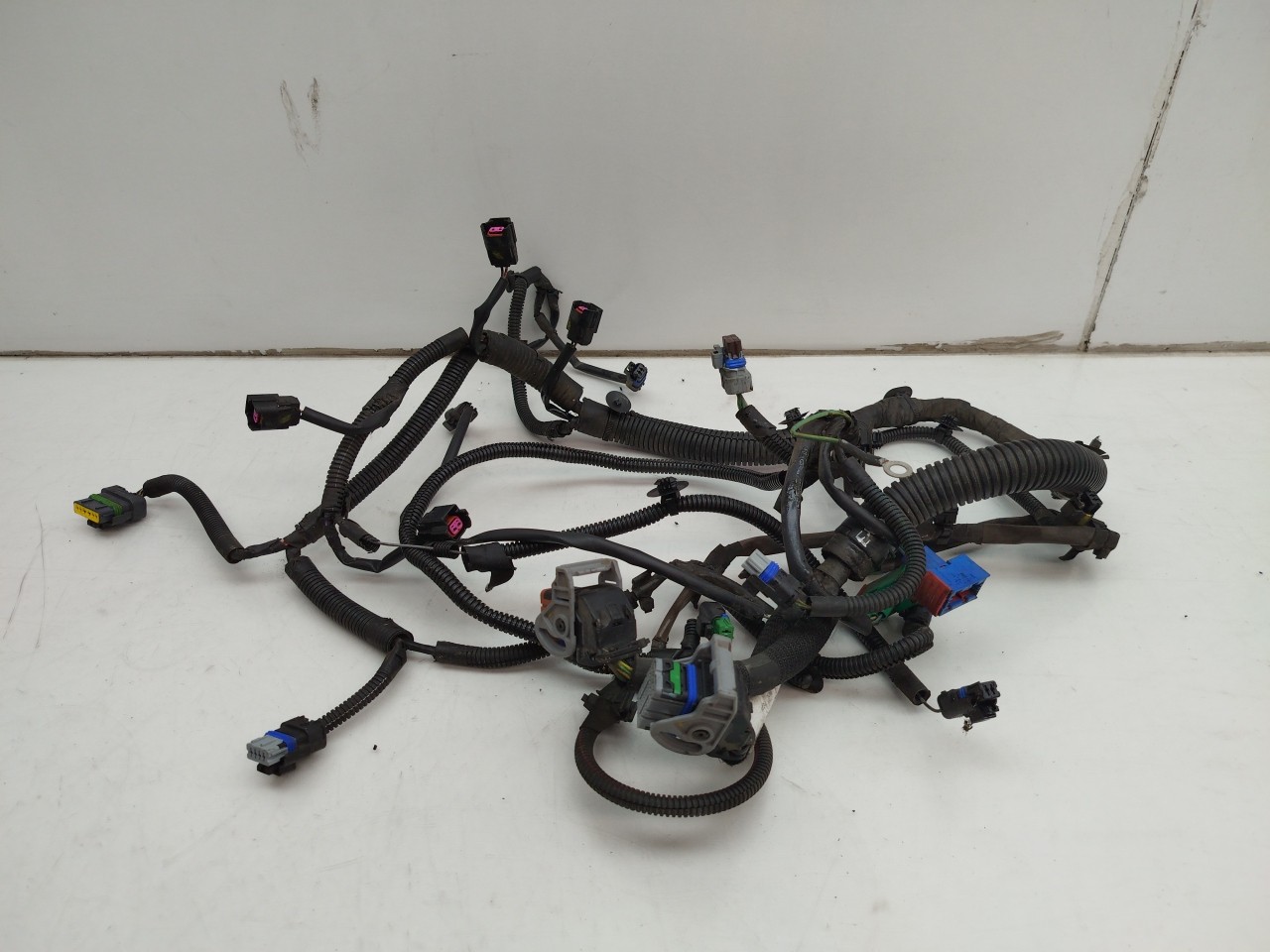 Engine electrical installation / engine wiring