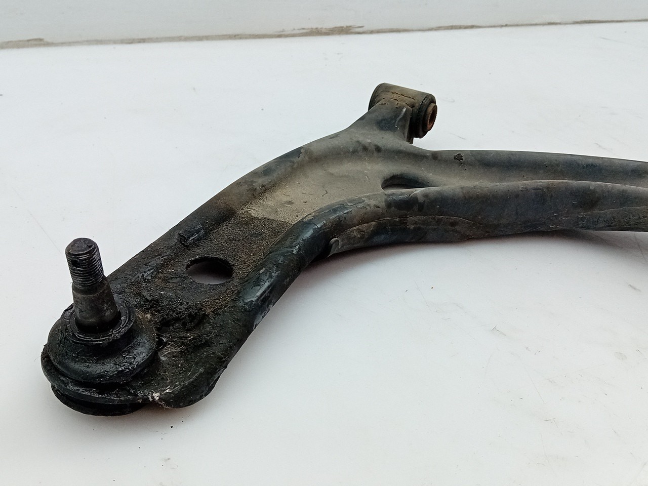 Left front suspension arm TOYOTA Yaris (_P9_) Imagem-2