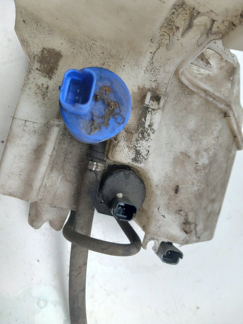 Windshield washer tank PEUGEOT 407 Coupé (6C_) Imagem-2