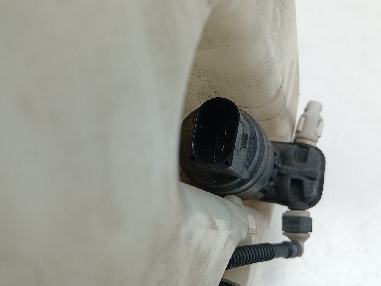 Windshield washer tank AUDI A3 (8P1) Imagem-2