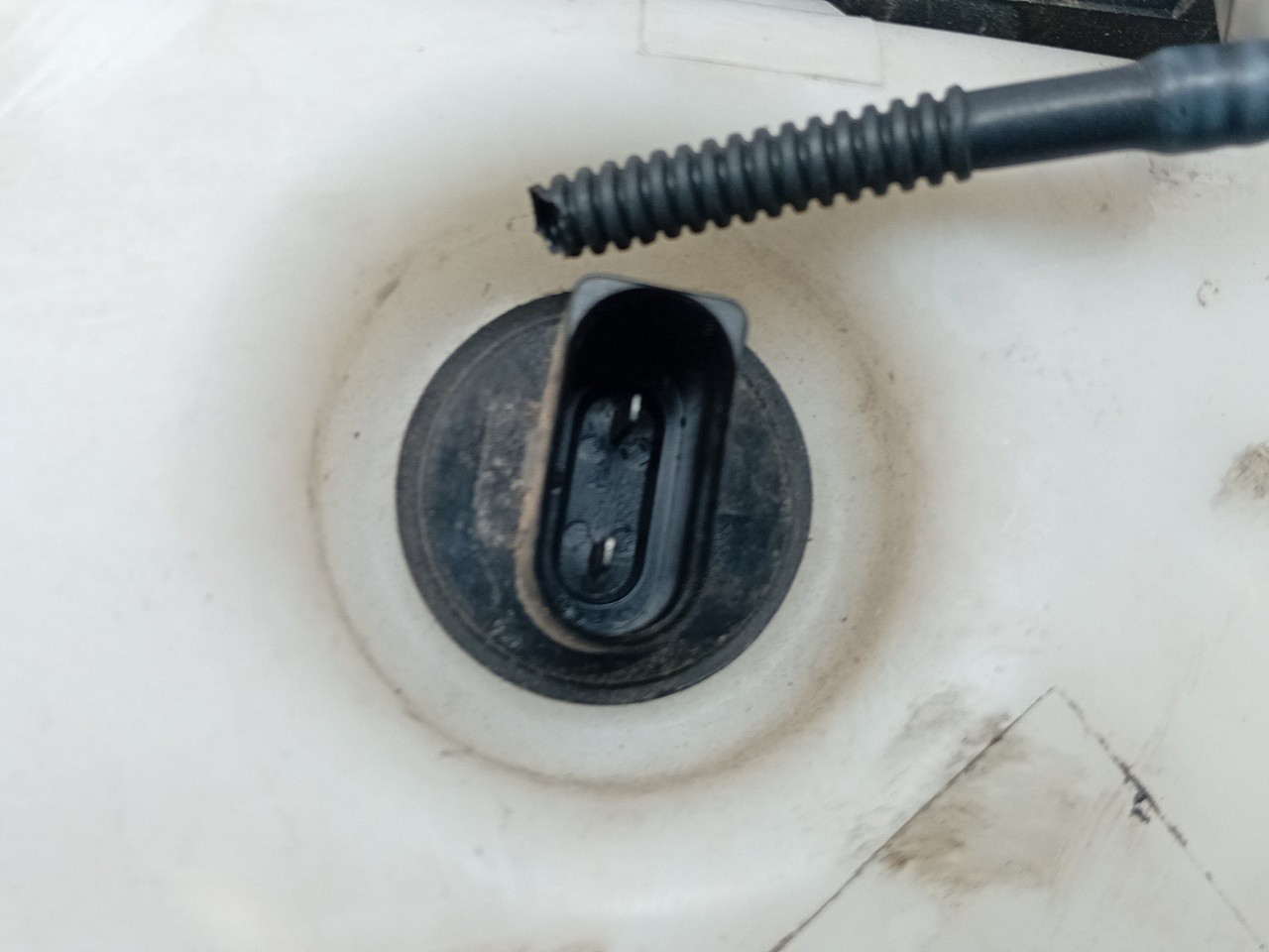 Windshield washer tank AUDI A3 (8P1) Imagem-3