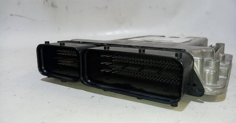 Centralina motore / ECU VOLKSWAGEN Passat (3C2) Imagem-1