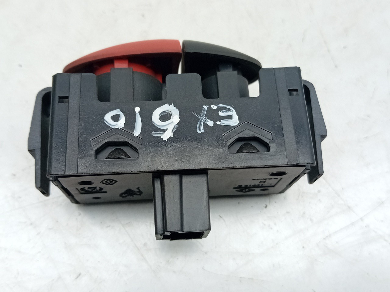 Botão / interruptor 4 piscas RENAULT Twingo II (CN0_) Imagem-1