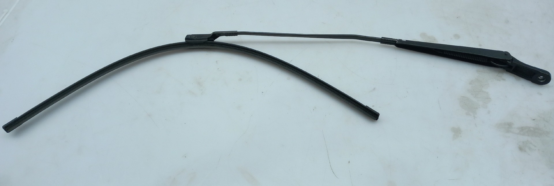 Windscreen wiper arm Left front