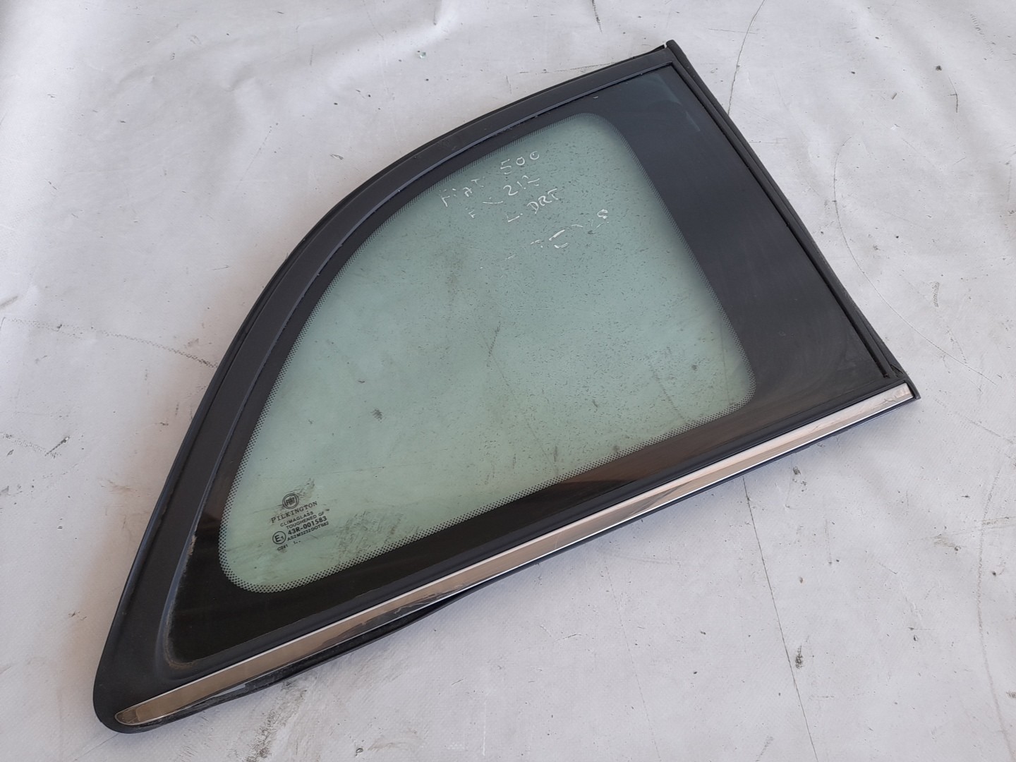 Right rear quarter glass