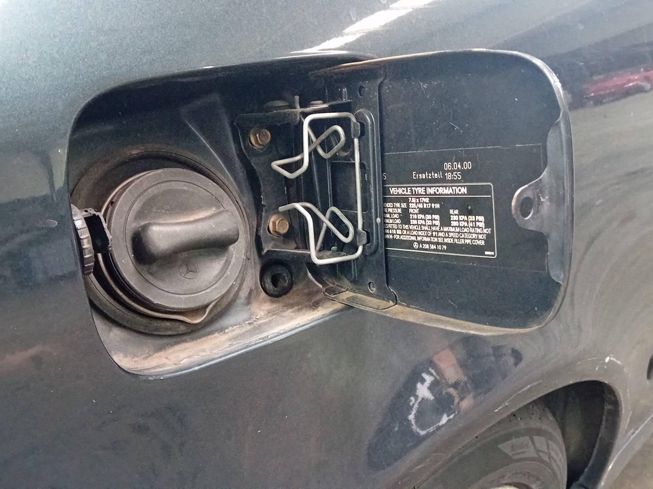 Tapa exterior combustible MERCEDES-BENZ CLK (C208) Imagem-1