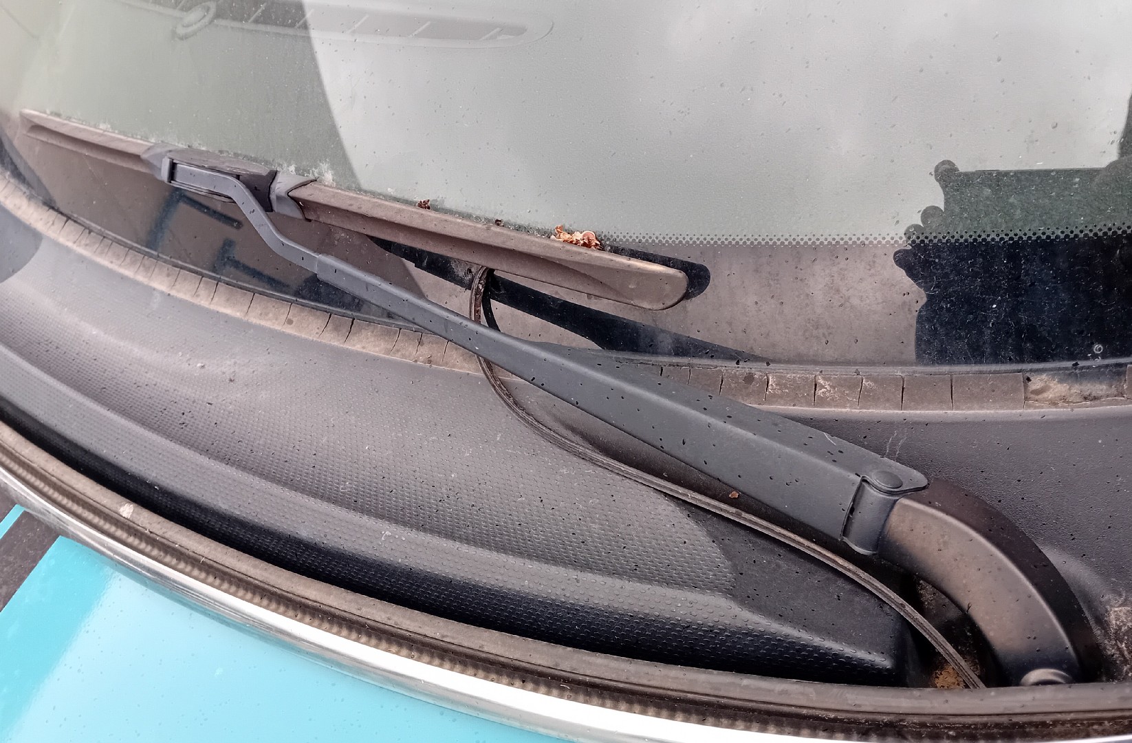 Windscreen wiper arm Left front