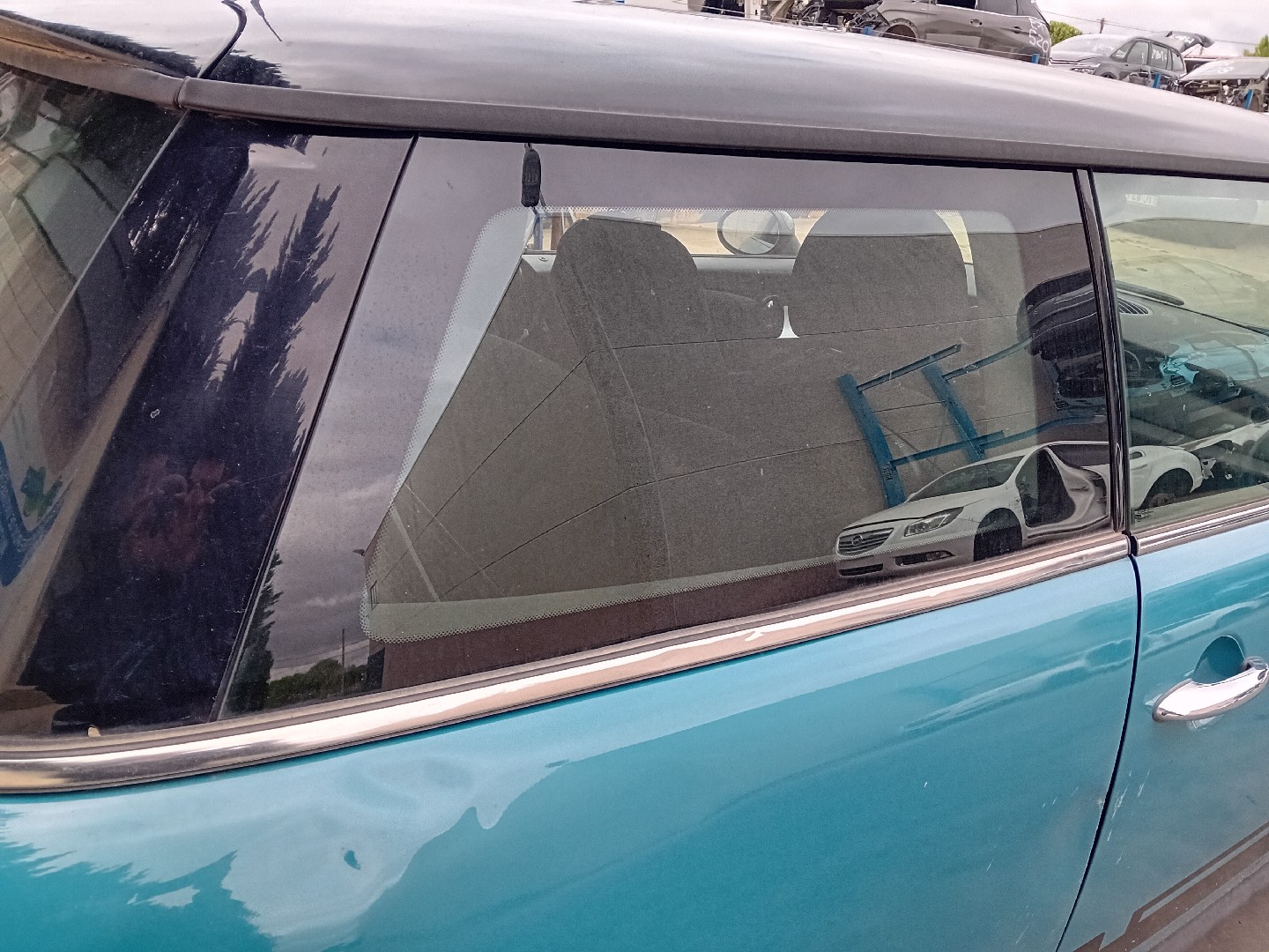 Right rear quarter glass