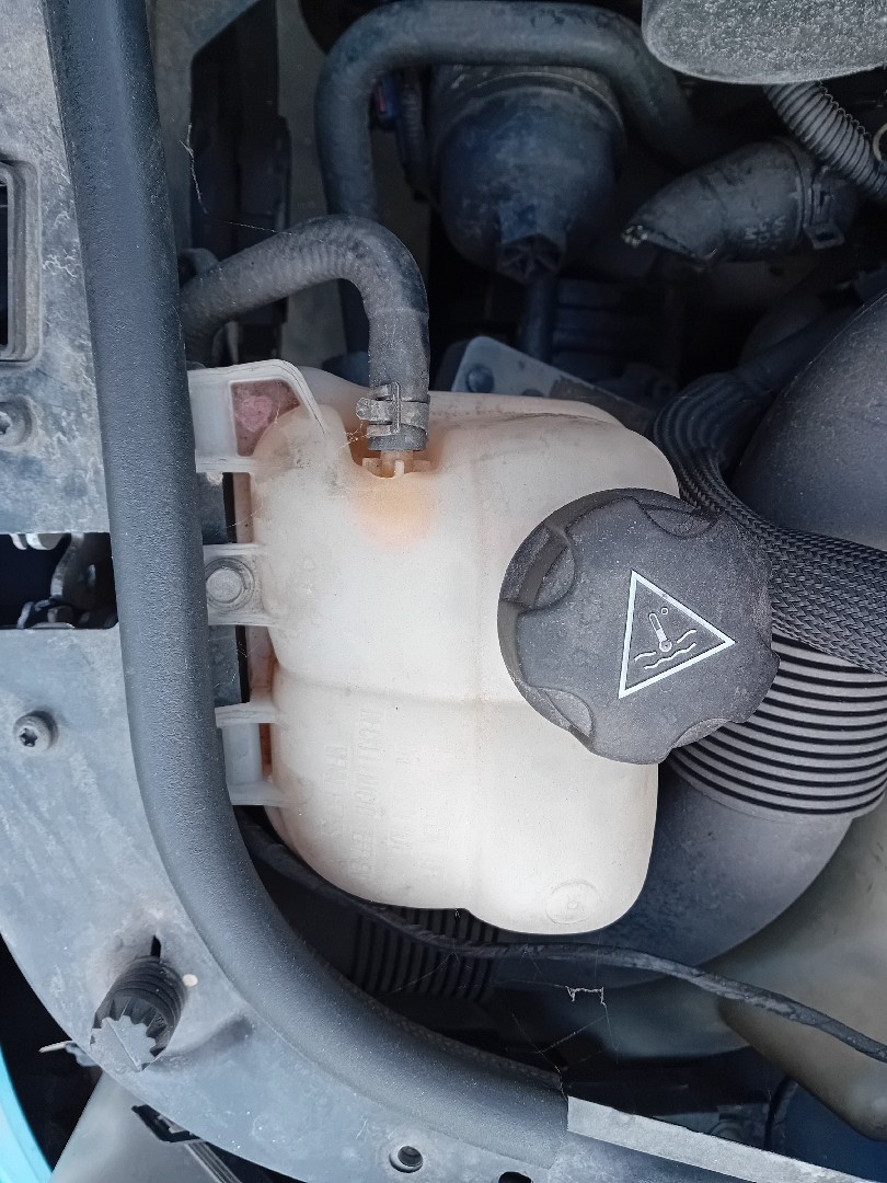 Coolant reservoir