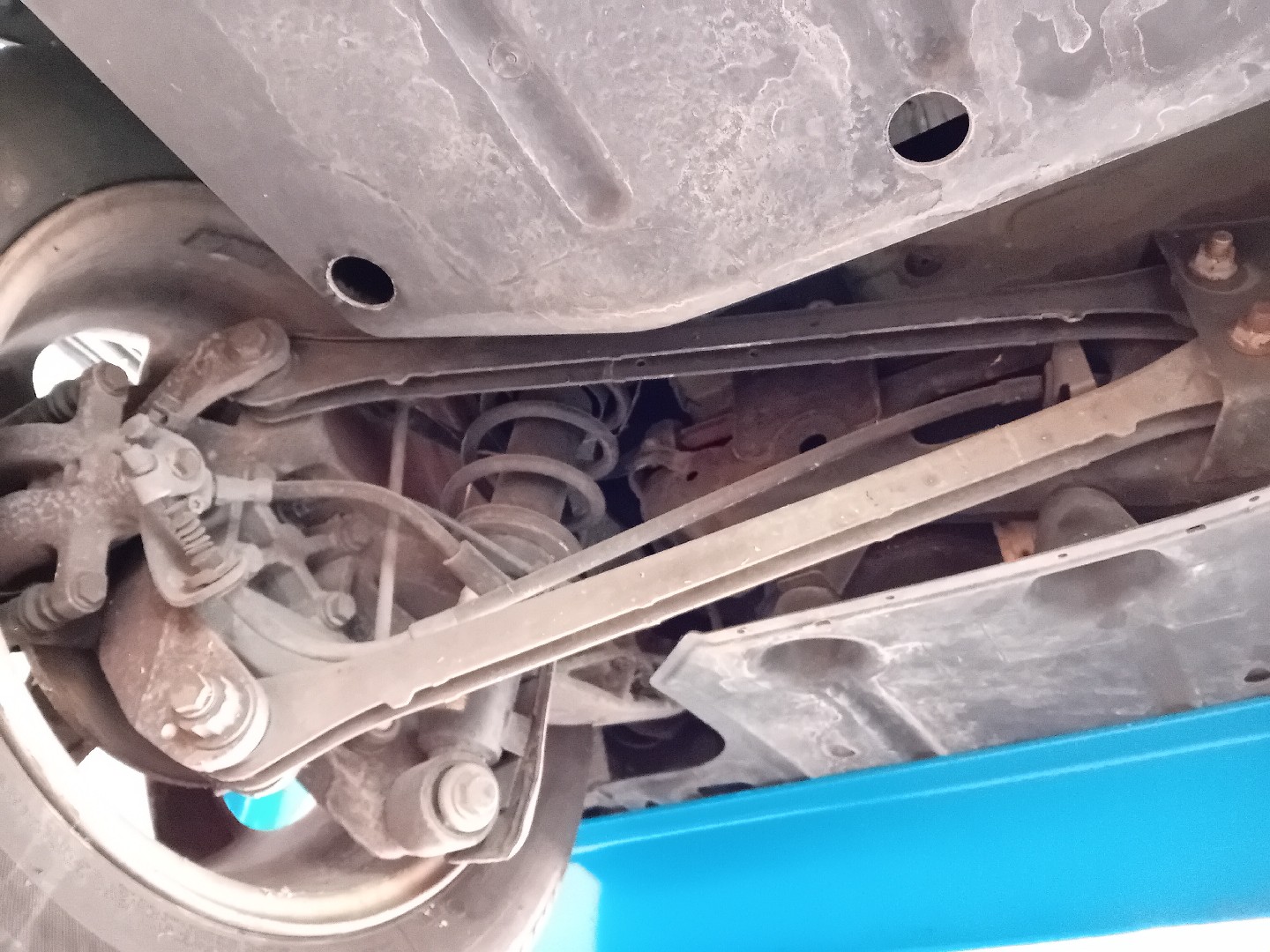 Left front suspension arm