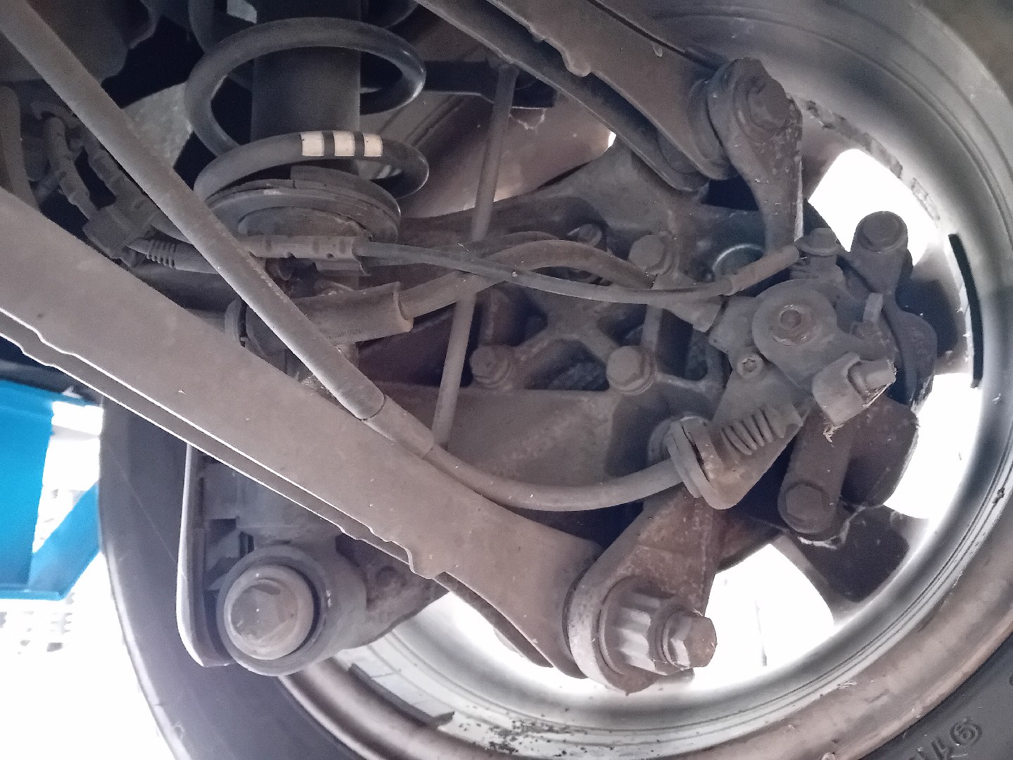 Right rear steering knuckle