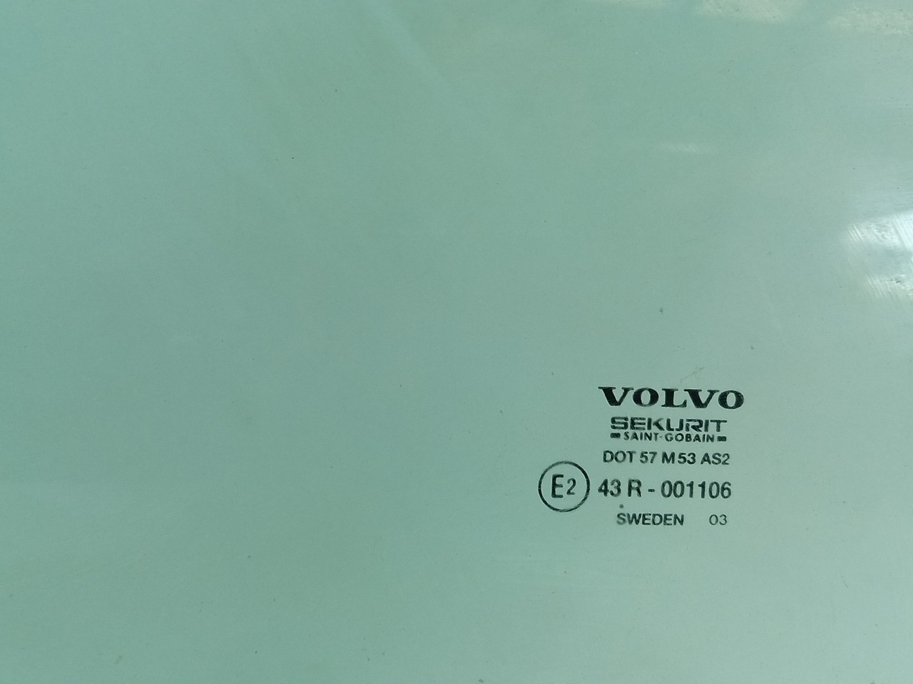 Vitre porte avant gauche VOLVO V70 II (SW) Imagem-1