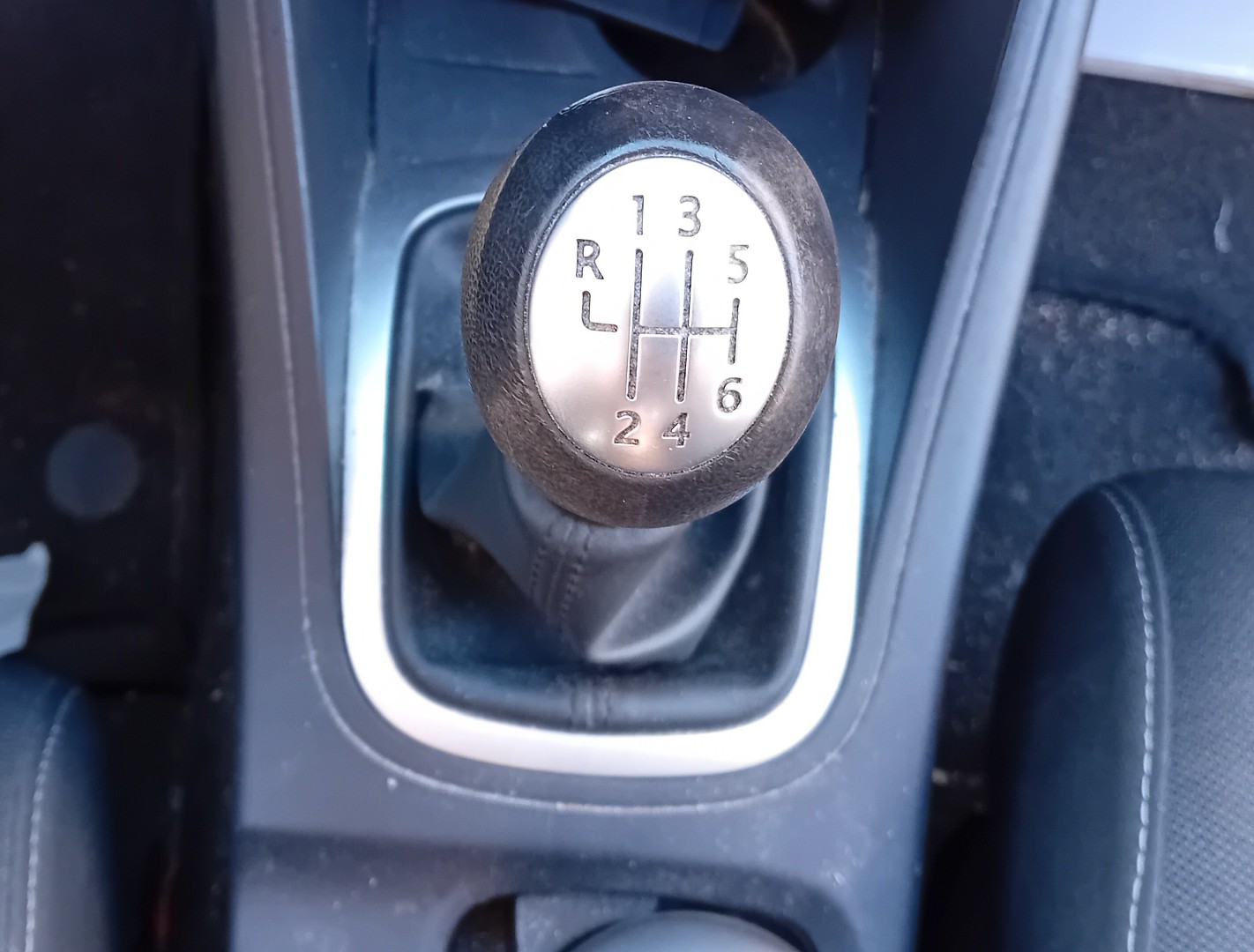 Gear lever shifter / knob  RENAULT Megane III (BZ0_) Imagem-1