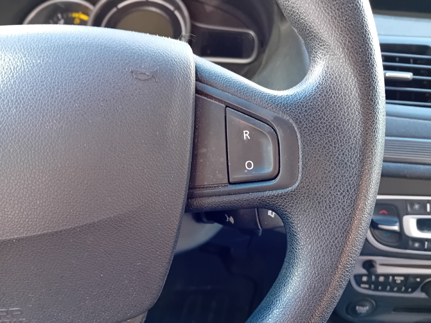 Steering wheel RENAULT Megane III (BZ0_) Imagem-1