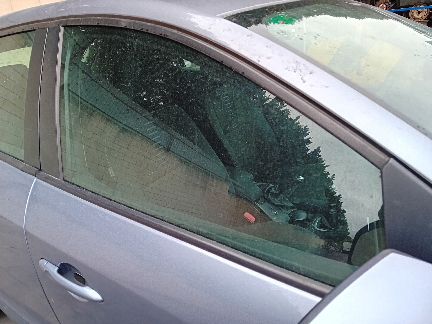 Vitre porte avant Droite