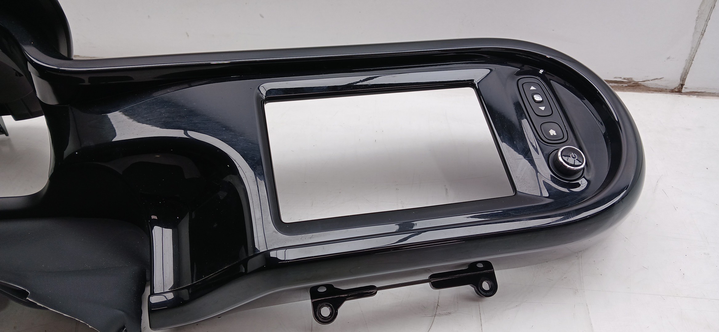 Moldura consola central / radio / aro RENAULT Twingo III (BCM_) Imagem-1