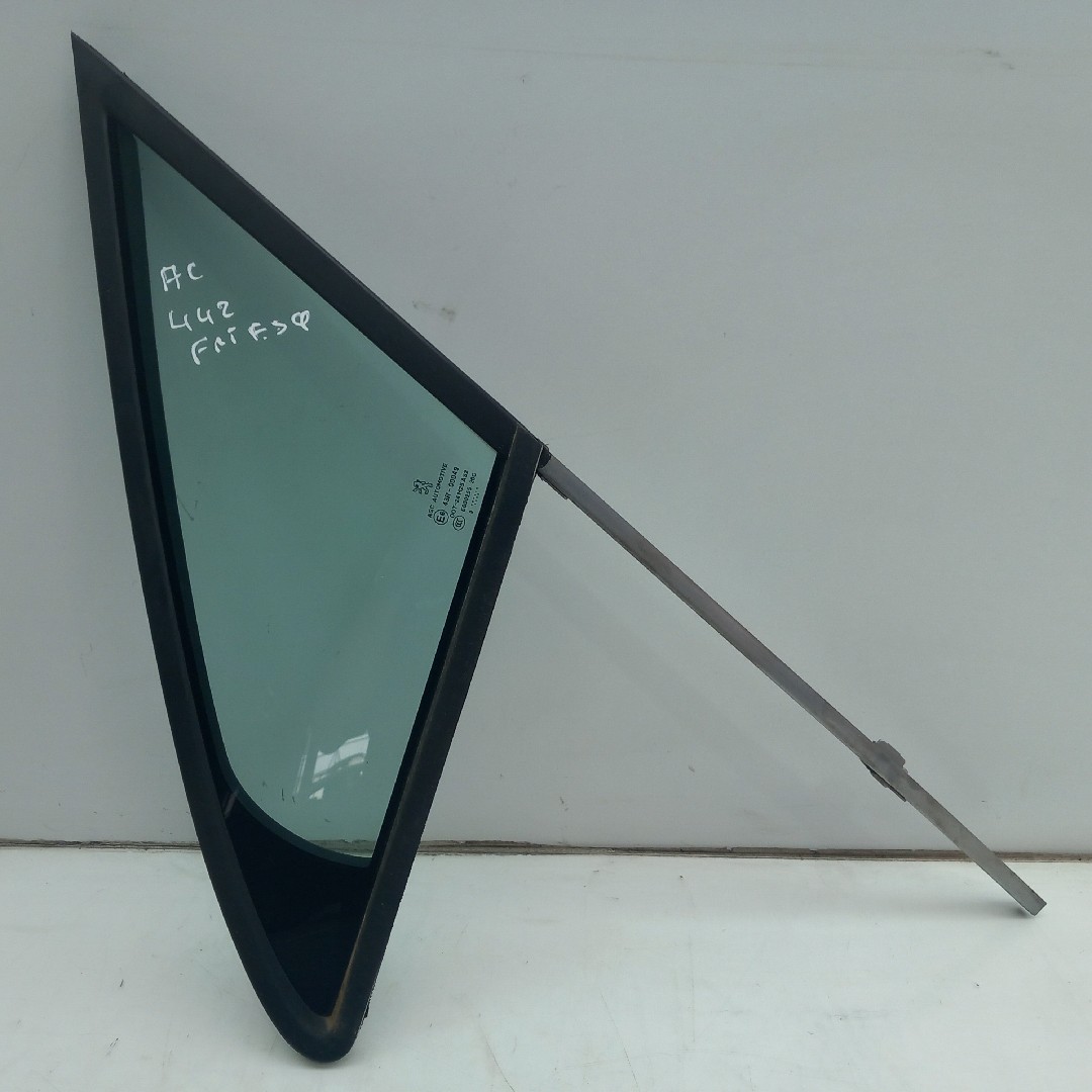 Vidro triangular frente esquerdo