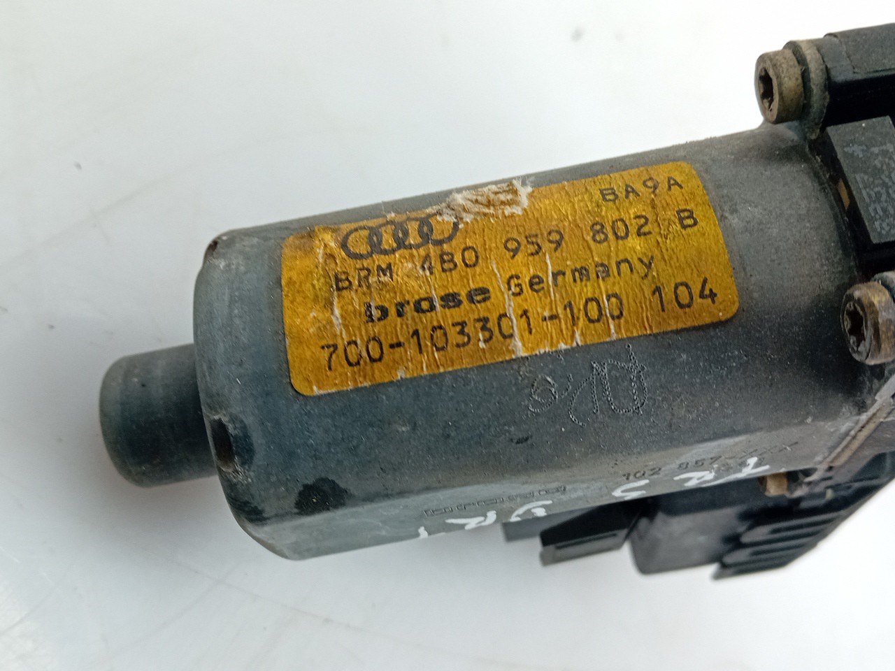 Motor vidro trás direito AUDI A6 Avant (4B5, C5) Imagem-3
