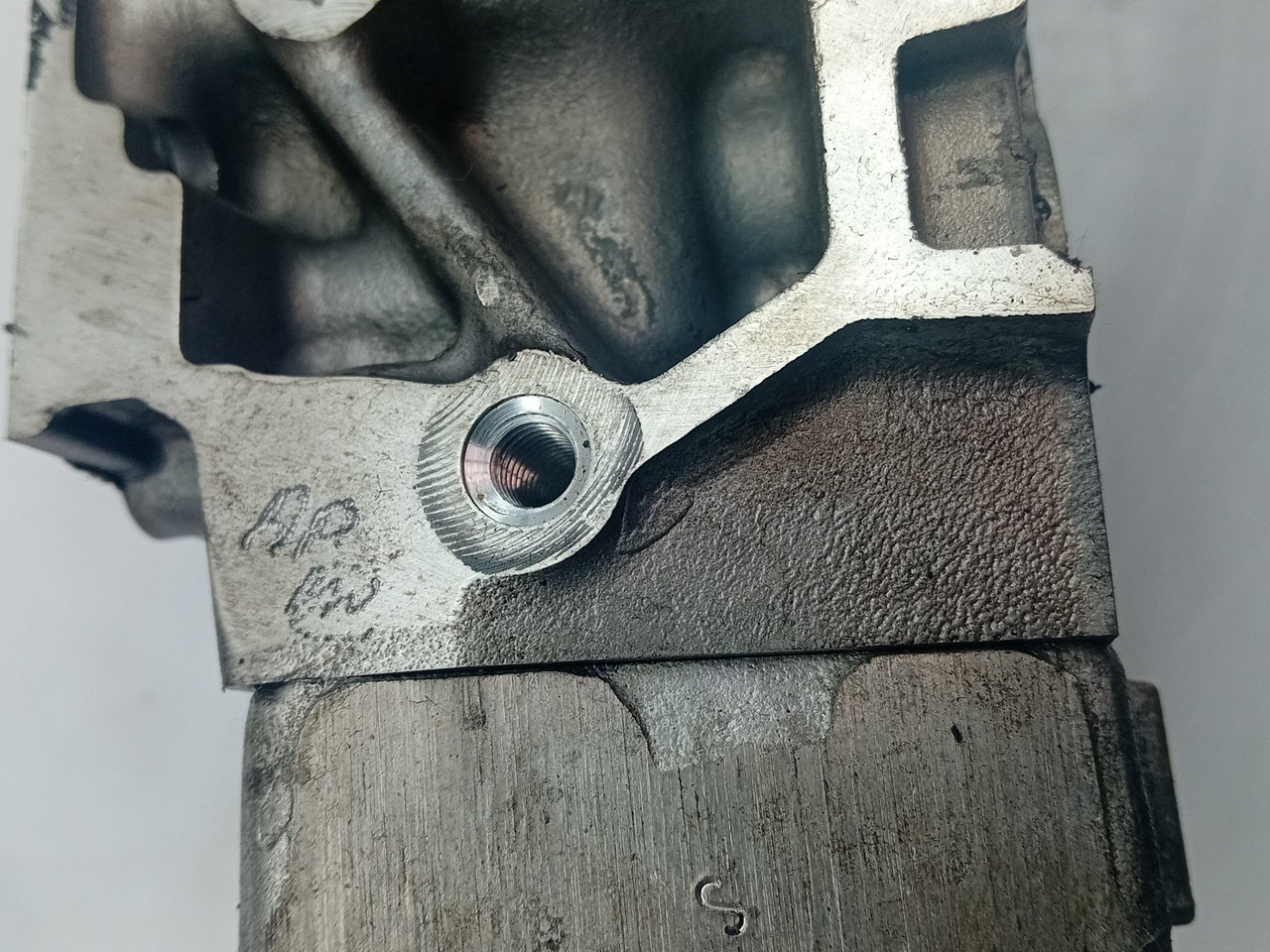 Cylinder head PEUGEOT 208 Imagem-4